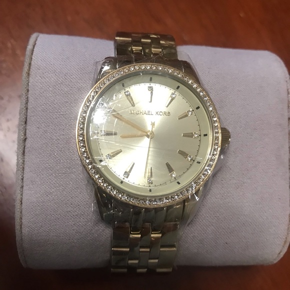 Micheal Kors  NEW gold watch with no tags - Picture 8 of 15
